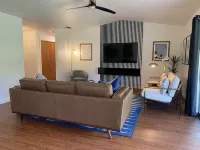 Arroyo Manor - Centrally Located