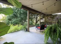 Home in the Prime Atlanta location Hotel dekat Publix Super Market at Oglethorpe Crossing