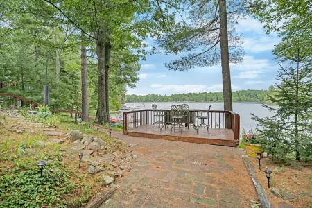 Beautiful Lake House -11 miles from Traverse City on Spider Lake - Pets welcome!