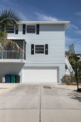 Golf cart+4BR/3B 2100sq Renovated, Large Pool and deck - جاكوزي