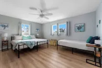 Majestic Sunsets on the Beach just 50 steps away + 2 King beds