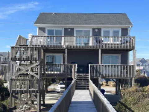 Fully Renovated Oceanfront - Private Beach Access - Dog Friendly - Sleeps 8