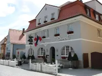 Hotel Gasthof Zum Storch Hotels near Freizeit-Land Geiselwind