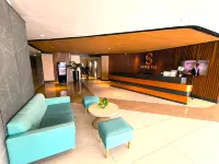 Skysuites Service Apartment فنادق في Rungkut