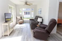 LakePointe Shores #6 Charming cottage with tons of natural light in Madison