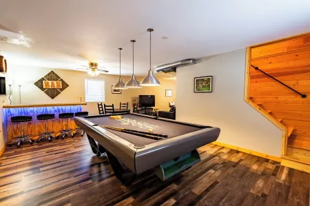 Private Modern Cabin with Hot Tub on 11 Acres - the Perfect up North Getaway