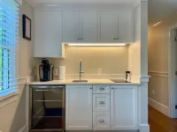 West End - Commercial Street, Charming 2-Bedroom with Beach Access - Sleeps 4! - 3-Star
