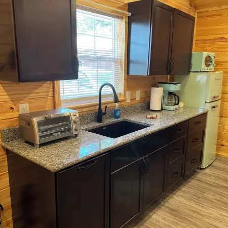 Cabin Unit 5 of 6 with AC and WiFi in serene Paige