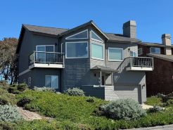 Sweeping ocean views! Perfect for families, steps to sand, ping pong, pickleball