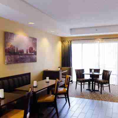 希爾頓歡朋酒店-歐克萊爾 Dining/Meeting Rooms