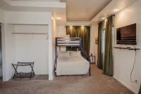 Hillside Hideaway Hotels near Slick Rock Recreation Area