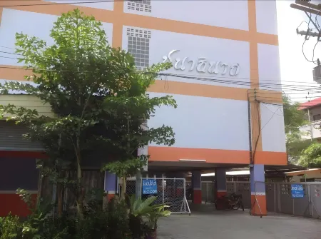 Chanathinat Place
