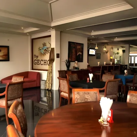 The Gecho Inn Town