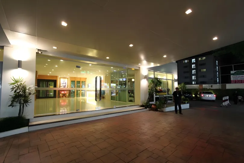 The Royalbee Aparthotel