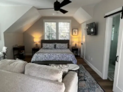 Carriage House within 5 minute walk of Old Town Bluffton Hotels in Bluffton