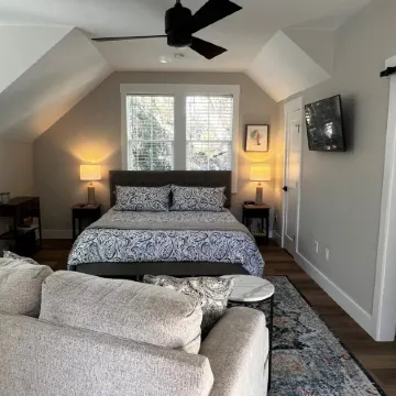 Carriage House within 5 minute walk of Old Town Bluffton