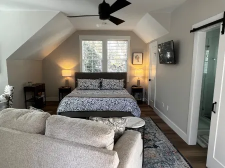 Carriage House within 5 minute walk of Old Town Bluffton