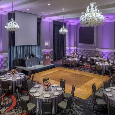 Embassy Suites by Hilton Portland Downtown Отели рядом с достопримечательностью «Олд Таун Чайнатаун»