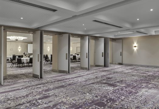 2. 힐튼 토론토 에..