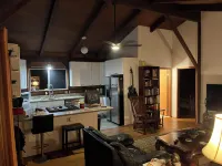 Comfy 2-bedroom 1-bath, in Kea'au near Hilo, WiFi and food forest