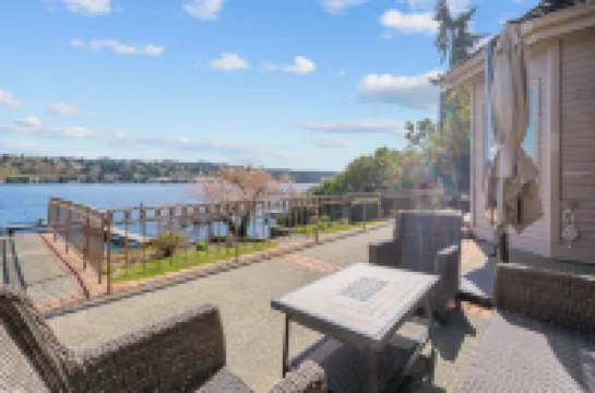 Stunning Waterfront Mansion w Pool n Hottub