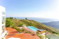 Sun House Malibu - Private Estate with Infinity Pool & Views - 6 bedrooms