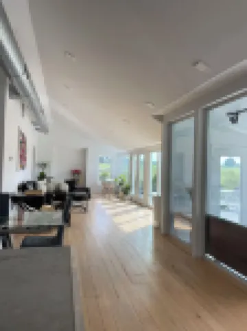 Private chic waterfront retreat-newly renovated