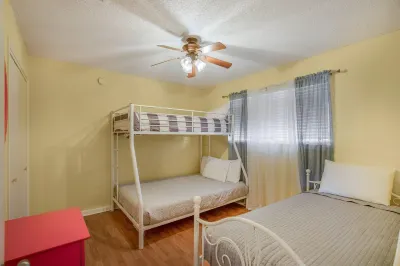 Las Palmas 207 by Vacation Homes Collection