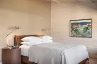Otis Harbor Springs Hotels near Harbor Springs Lyric Theatre