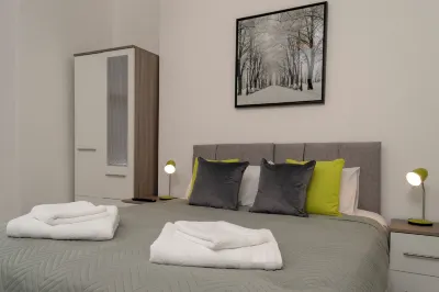 3-Bed Apartment by Eden Project - Free Parking