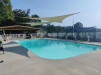 Kellers Kove Cabin and RV Resort - Pools