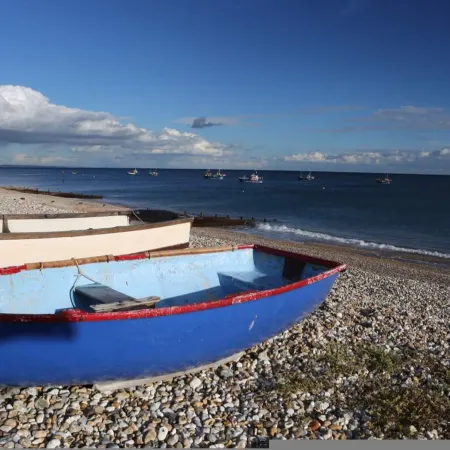 Spacious 4-Bed Seaside Retreat in Selsey