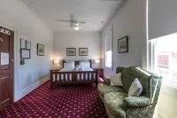The Corner Hotel Alexandra Отели в г. Александра