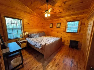 HONEY BEAR CABIN THE SMOKIES! MOUNTAIN VIEW! CLOSE TO CHEROKEE HARRAHS CASINO!