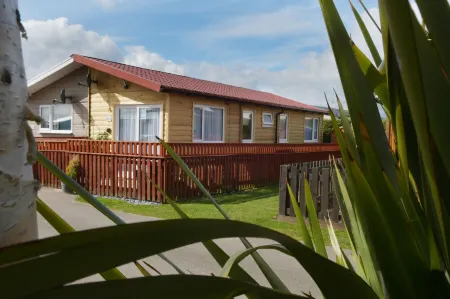 Pet Friendly Sleeps 3 Chalet Bridlington Free Elec Отели в г. Бармстон