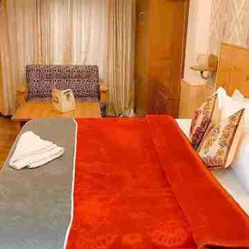 Hotel Seraj International Rooms