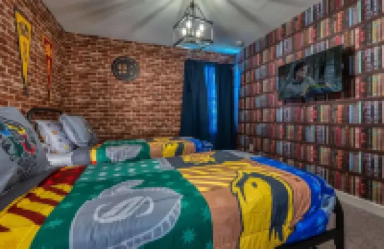 Affordable Luxury Home for 8 Guests Close to Parks