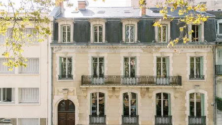 Les Suites de L’Opéra Отели рядом с достопримечательностью «Vichy Paddle»