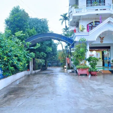 Hoa Do Hotel - Ha Tinh Отели рядом с достопримечательностью «Phong Phan Pagoda»
