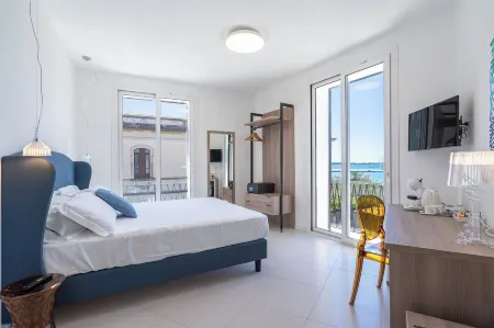 Dimore Delle Zagare Molo Отели рядом с достопримечательностью «Piccolo Teatro dei Pupi»