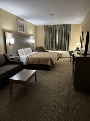 Quality Inn Near I-72 and Hwy 51 Hotels in Forsyth