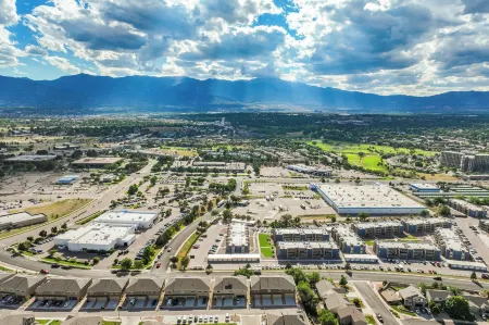 Sakura Springs Отели в г. Колорадо-Спрингс