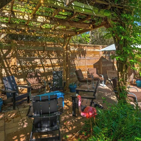 Private Pool, 3 Minutes to the Beach, Hidden Oasis in BMB
