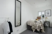 Modern 3 Bed Apartment - Parking Các khách sạn ở Torpoint