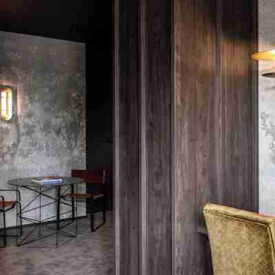 Allure 43 Dining/Meeting Rooms