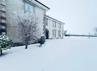 Summer Sale! Beakstown House Luxurious 5-Bed Villa Hotels near Home Instead , Tipperary