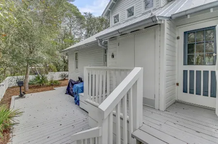 Seaside Cottage "sea Shack" Adorable Tupelo Street, Sleeps 4 1 Bedroom Home by Redawning Отели рядом с достопримечательностью «Сисайд»