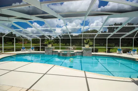 Spacious Modern Pool Home, Family & Golf Trips - 4727 4 Bedroom Home by RedAwning
