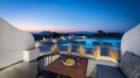 Volcanic Arc Suites - Rooftop Pools