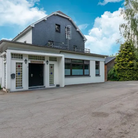 Mansion with Pool & Bar